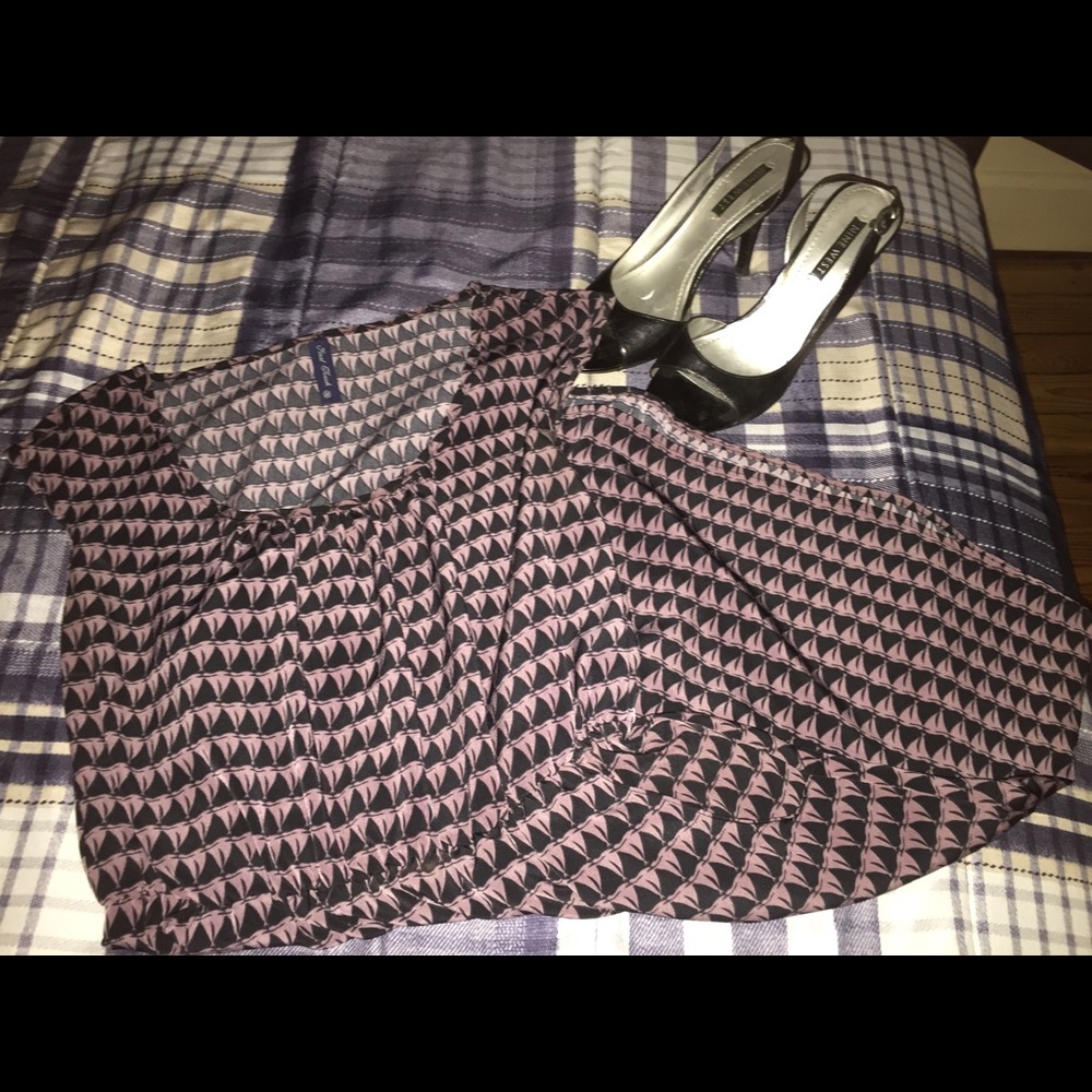 Size small flowly, flattering dress